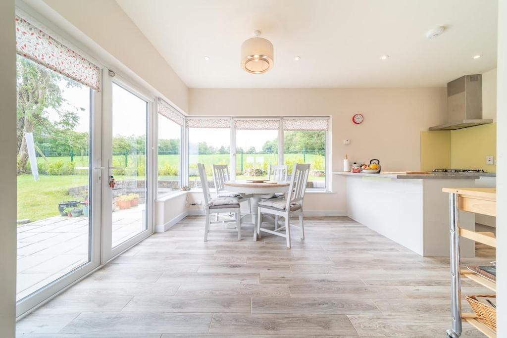 קורק 2 Bed Waterfront Property - Close To Courtmacsherry מראה חיצוני תמונה